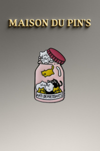 Pin's émaillée mignon, chat cartoon